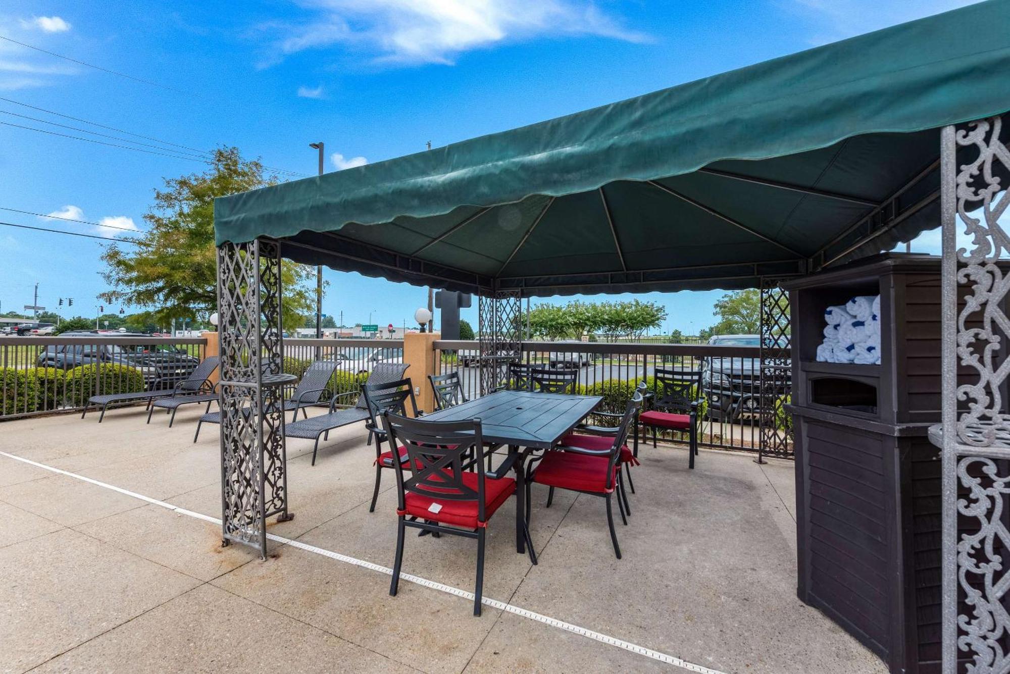 Comfort Suites Monroe Buitenkant foto