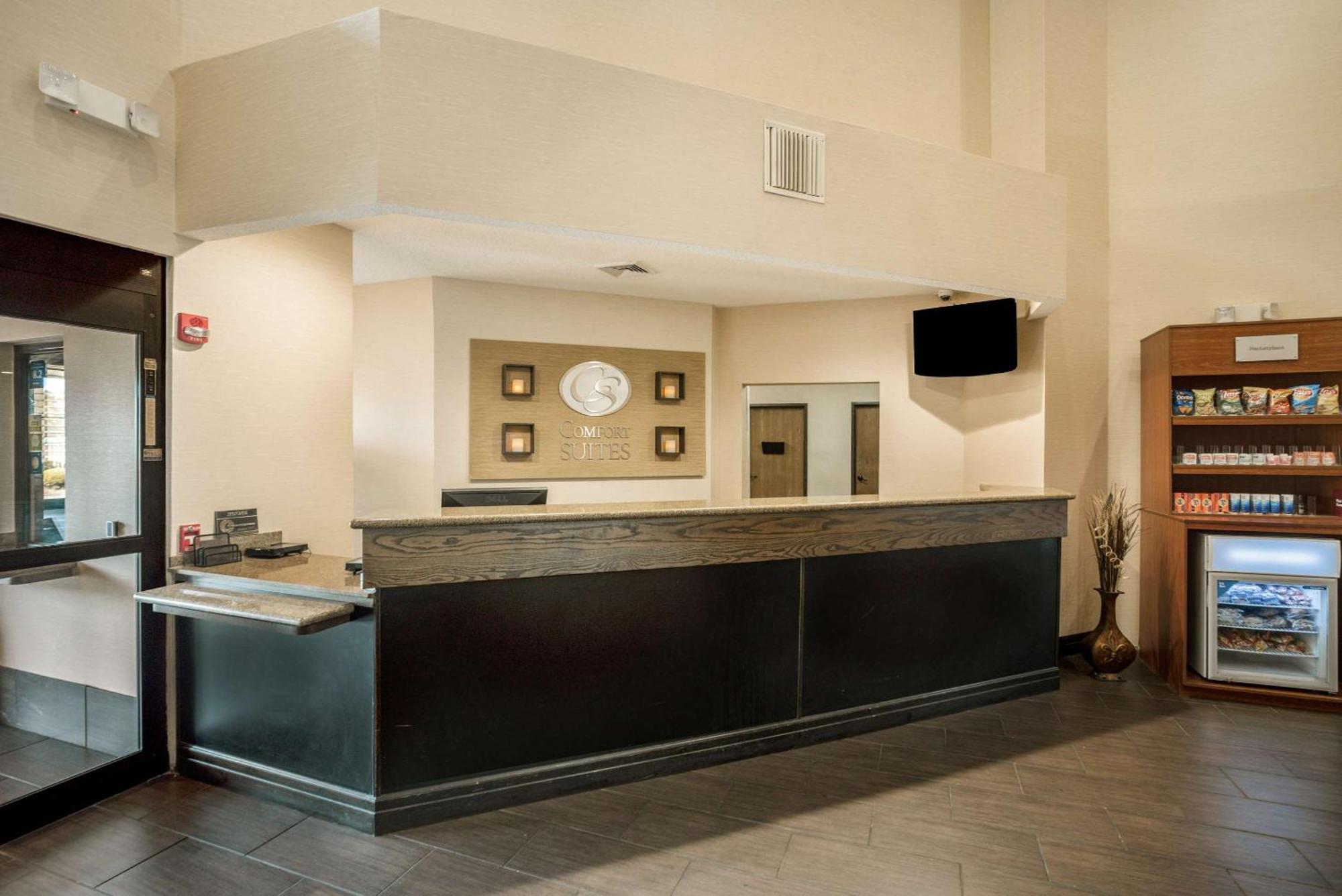 Comfort Suites Monroe Buitenkant foto