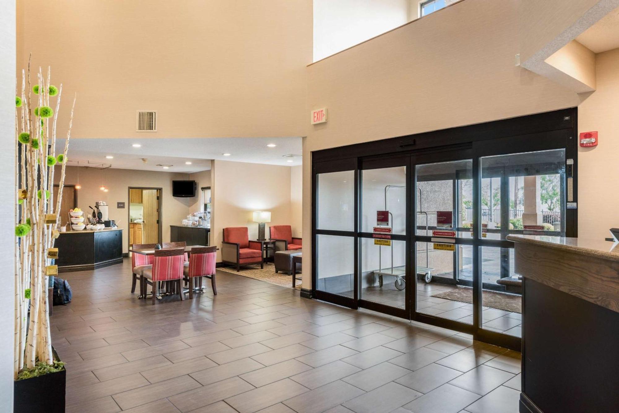 Comfort Suites Monroe Buitenkant foto