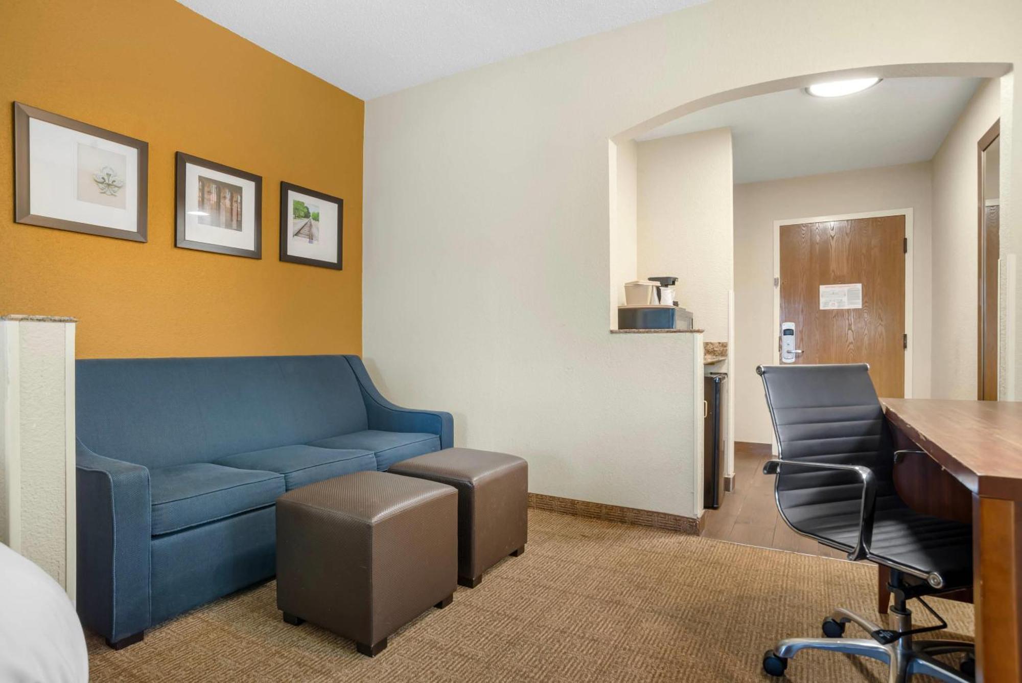 Comfort Suites Monroe Buitenkant foto