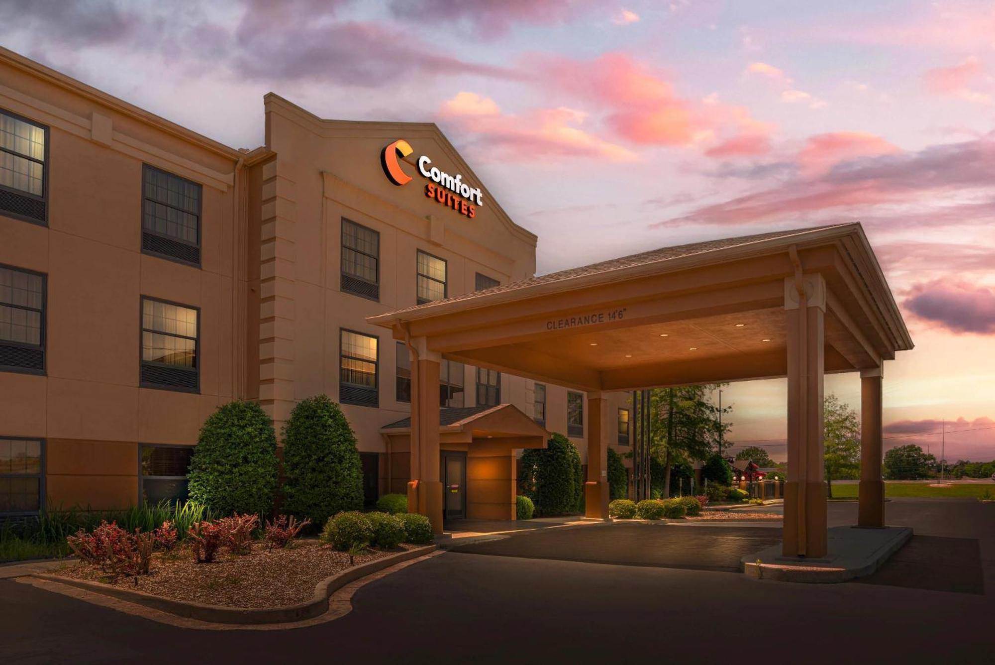 Comfort Suites Monroe Buitenkant foto