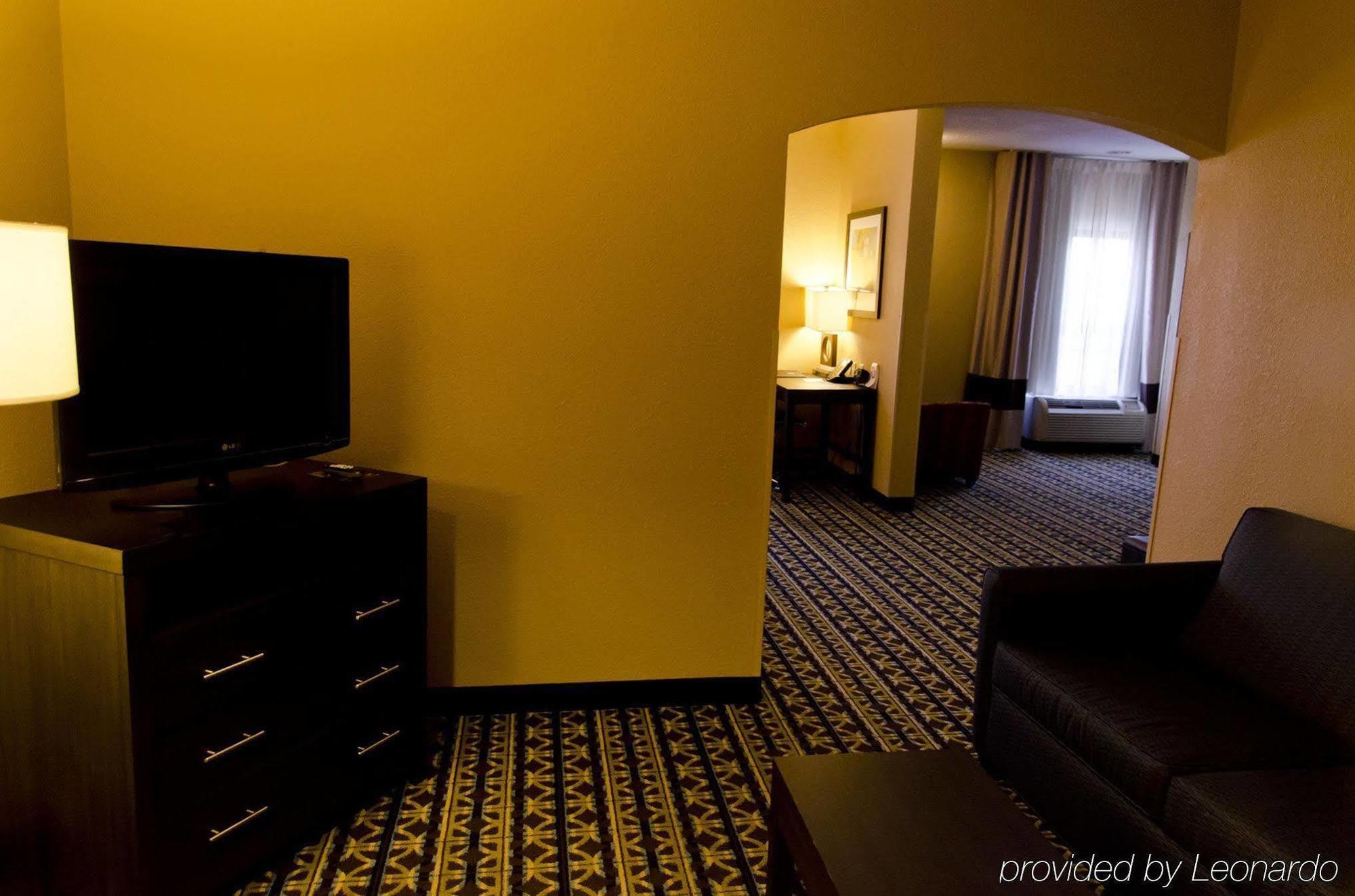 Comfort Suites Monroe Buitenkant foto
